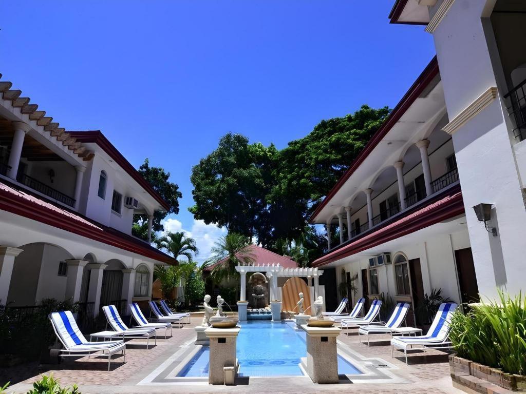 Отель Palmas Del Mar Баколод Экстерьер фото